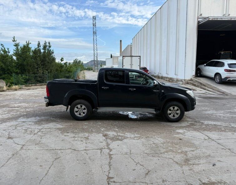 TOYOTA  HILUX